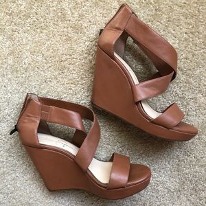 Jessica Simpson Jinxxi Wedges in Cognac